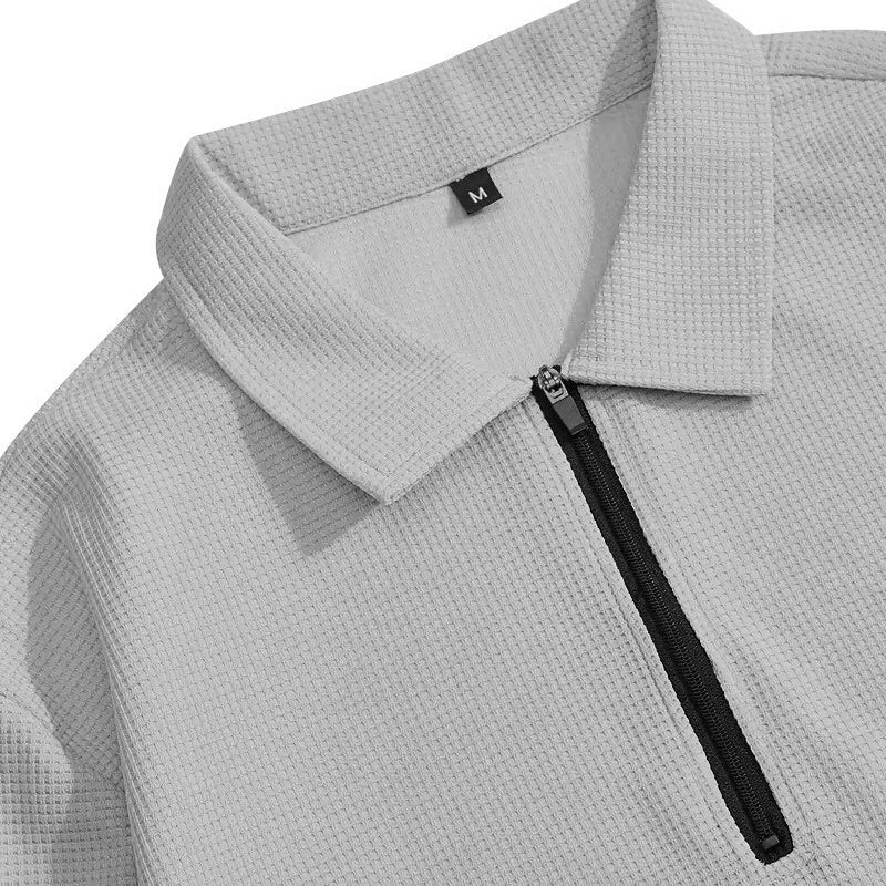 Conjunto compuesto por sudadera con tejido de punto gofrado y pantalones de pierna recta.