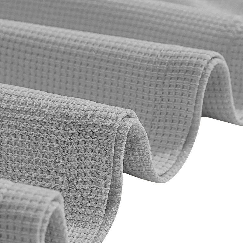 Conjunto compuesto por sudadera con tejido de punto gofrado y pantalones de pierna recta.